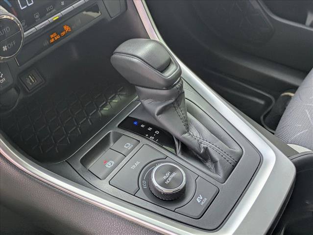 Used 2025 Toyota RAV4 XLE AWD/4WD image 12