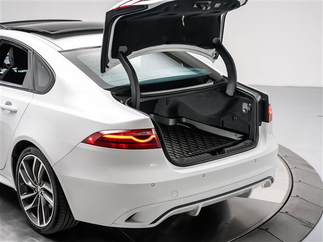 Certified 2024 Jaguar XF R-Dynamic SE image 33