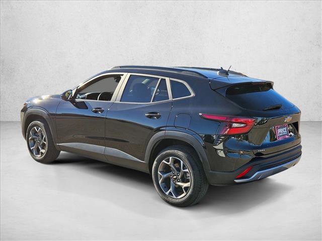 Used 2024 Chevrolet Trax LT w/ LT Convenience Package image 8