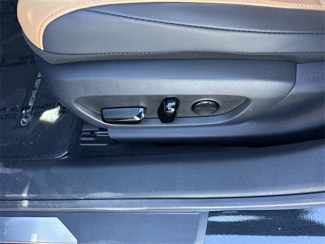 Certified 2025 Lexus ES 300h w/ Premium Package image 12