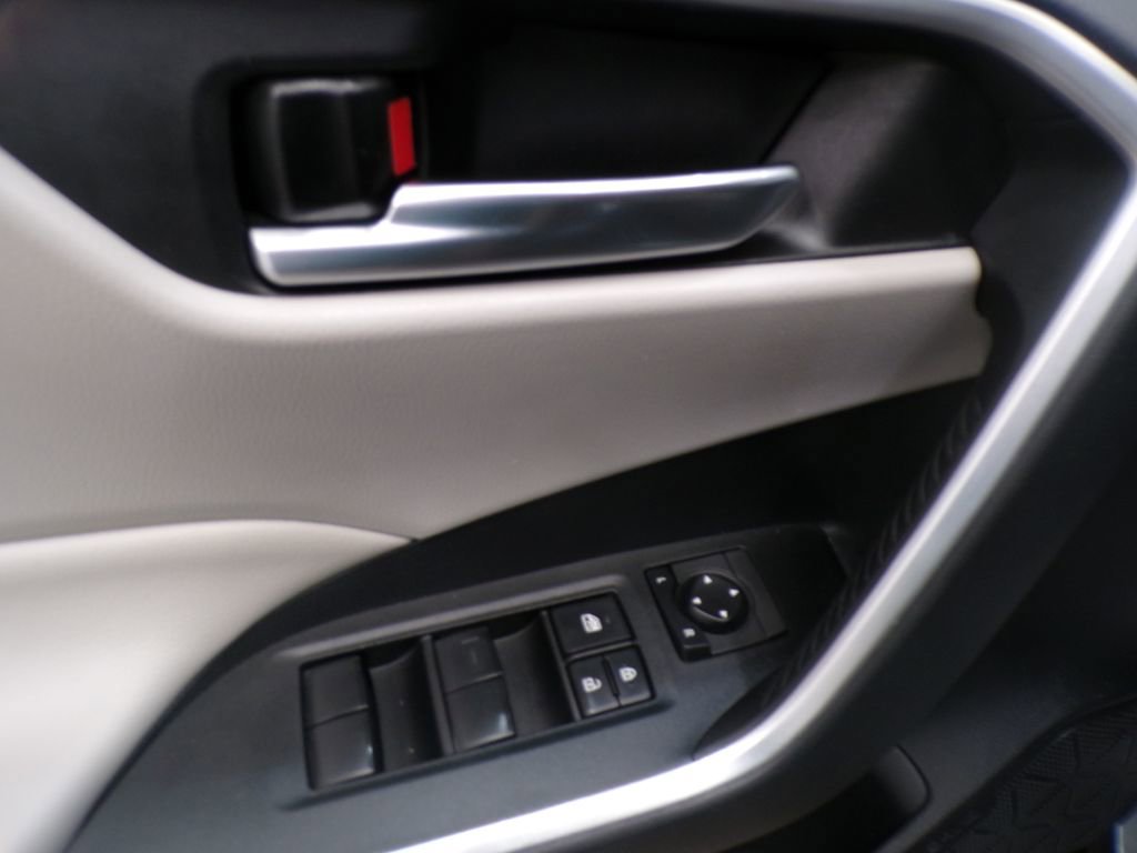 Used 2019 Toyota RAV4 XLE w/ Convenience Package AWD/4WD image 14