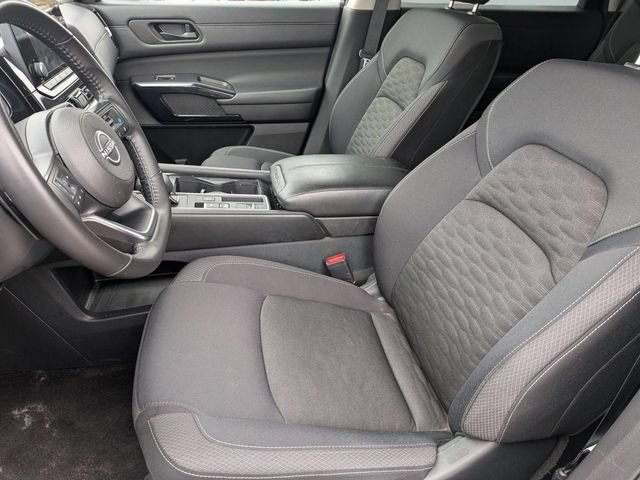 Used 2025 Nissan Pathfinder SV FWD image 18