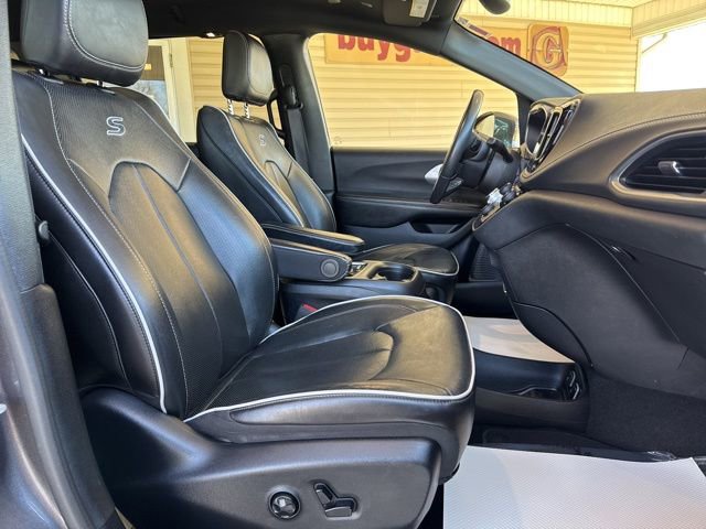 Used 2020 Chrysler Pacifica Limited w/ S Appearance Package image 26