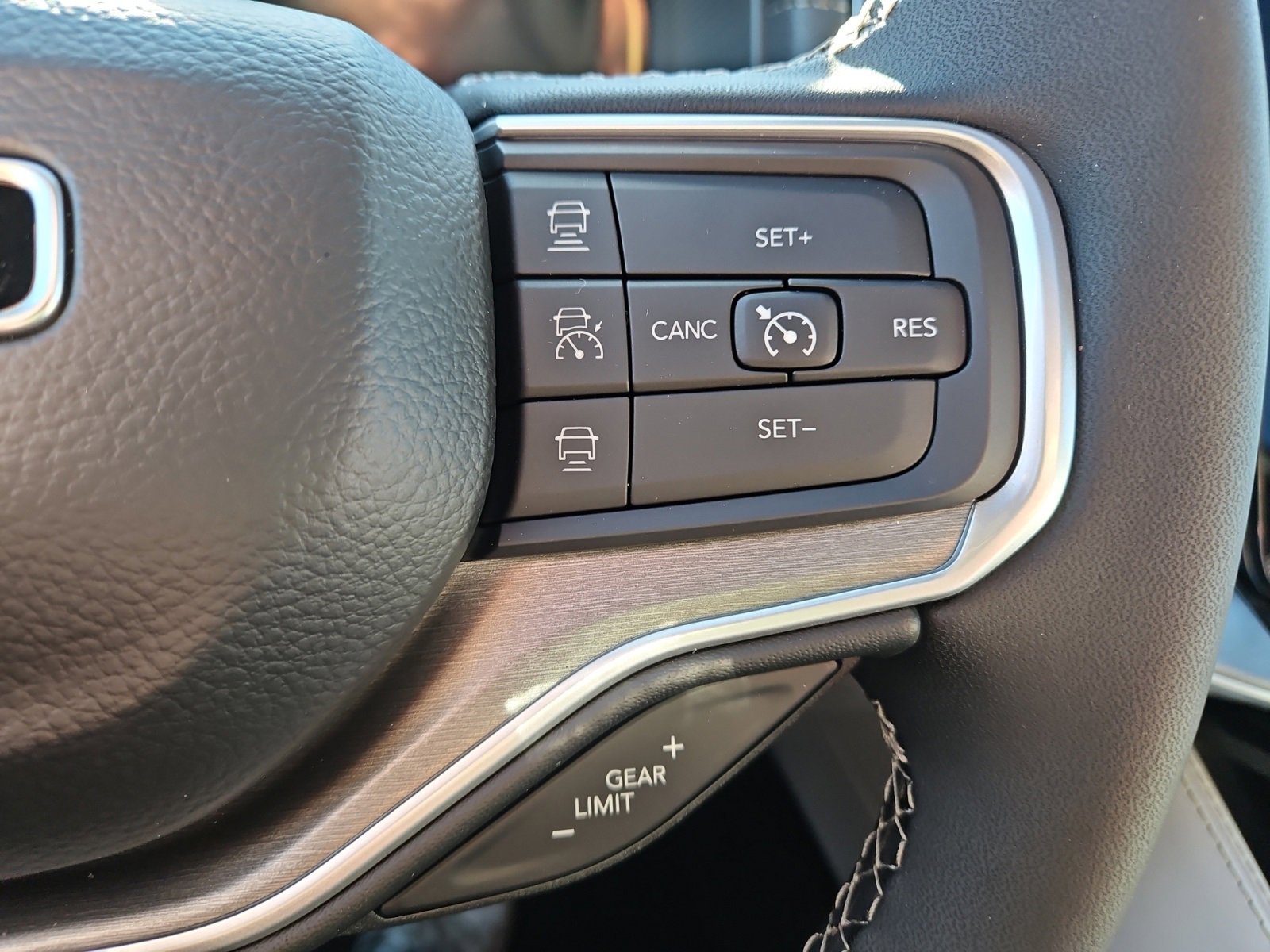 New 2025 Jeep Wagoneer 4WD w/ Premium Group I image 26