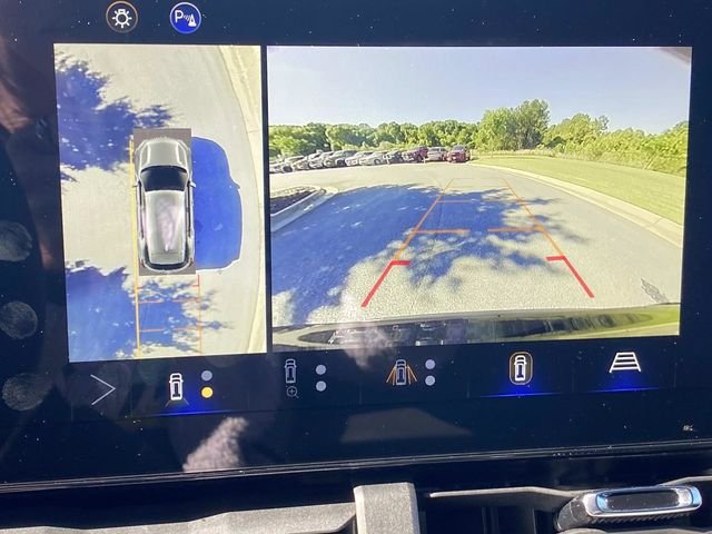 Used 2025 Chevrolet Equinox LT w/ Convenience Package II FWD image 26