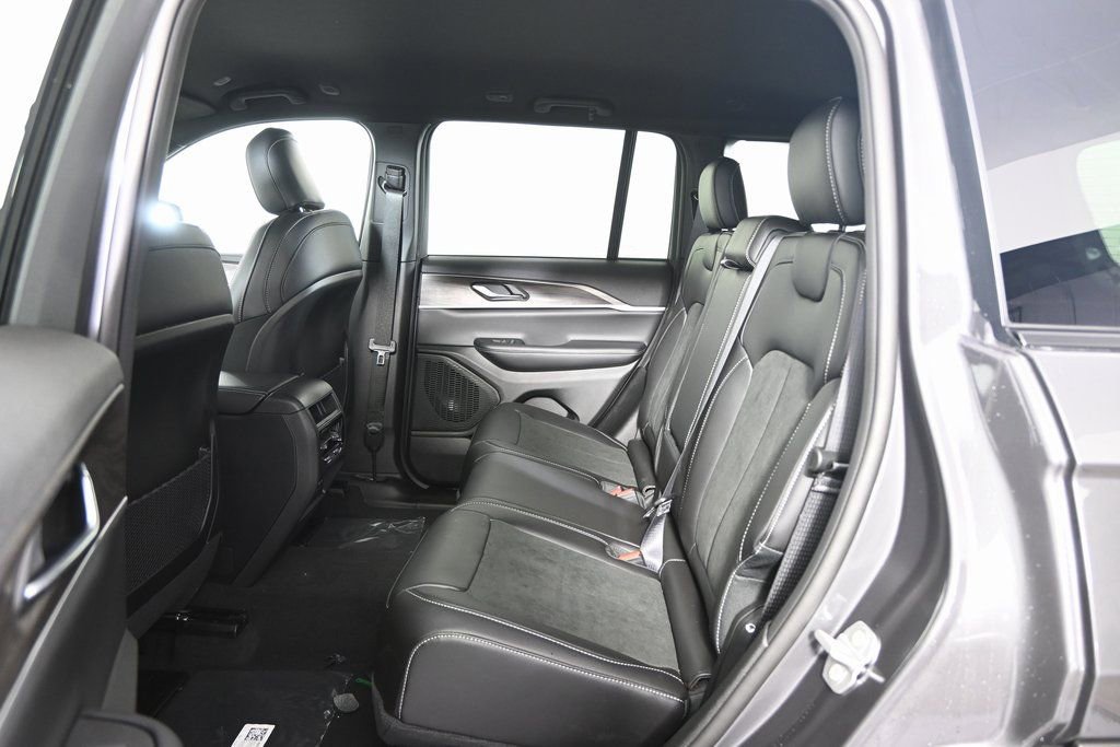 New 2026 Jeep Grand Cherokee Laredo image 17