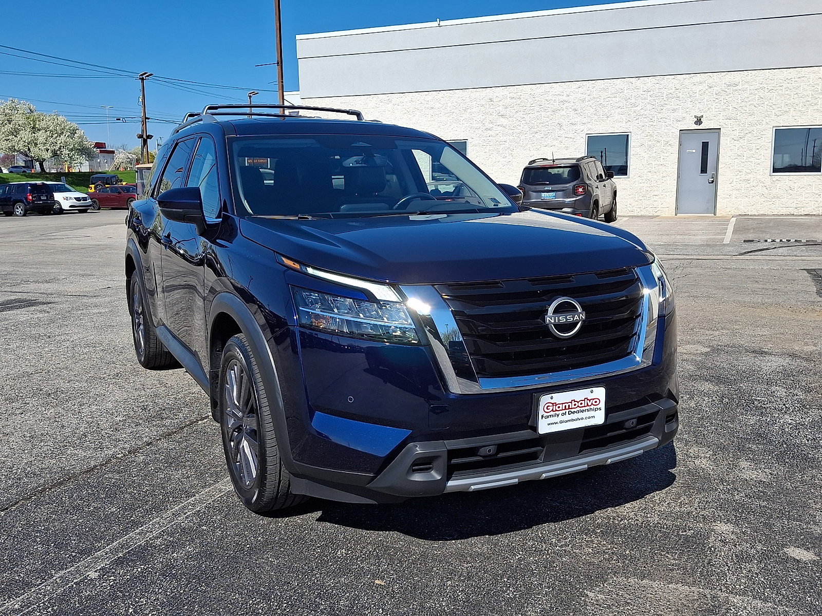 Used 2023 Nissan Pathfinder SL w/ SL Premium Package image 3