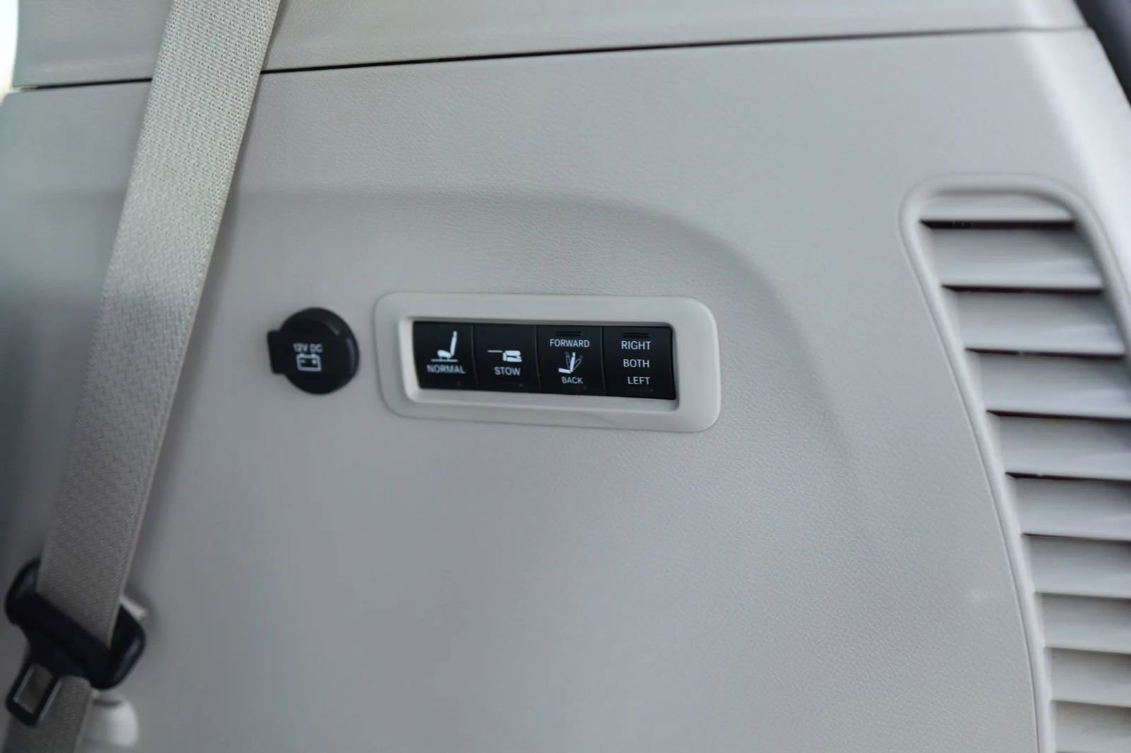 Used 2019 Chrysler Pacifica Limited FWD image 41