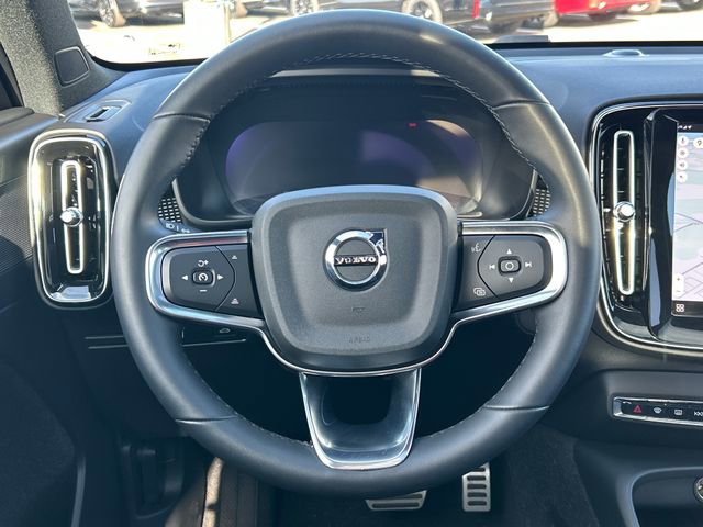 Used 2022 Volvo XC40 P8 Recharge Plus image 22