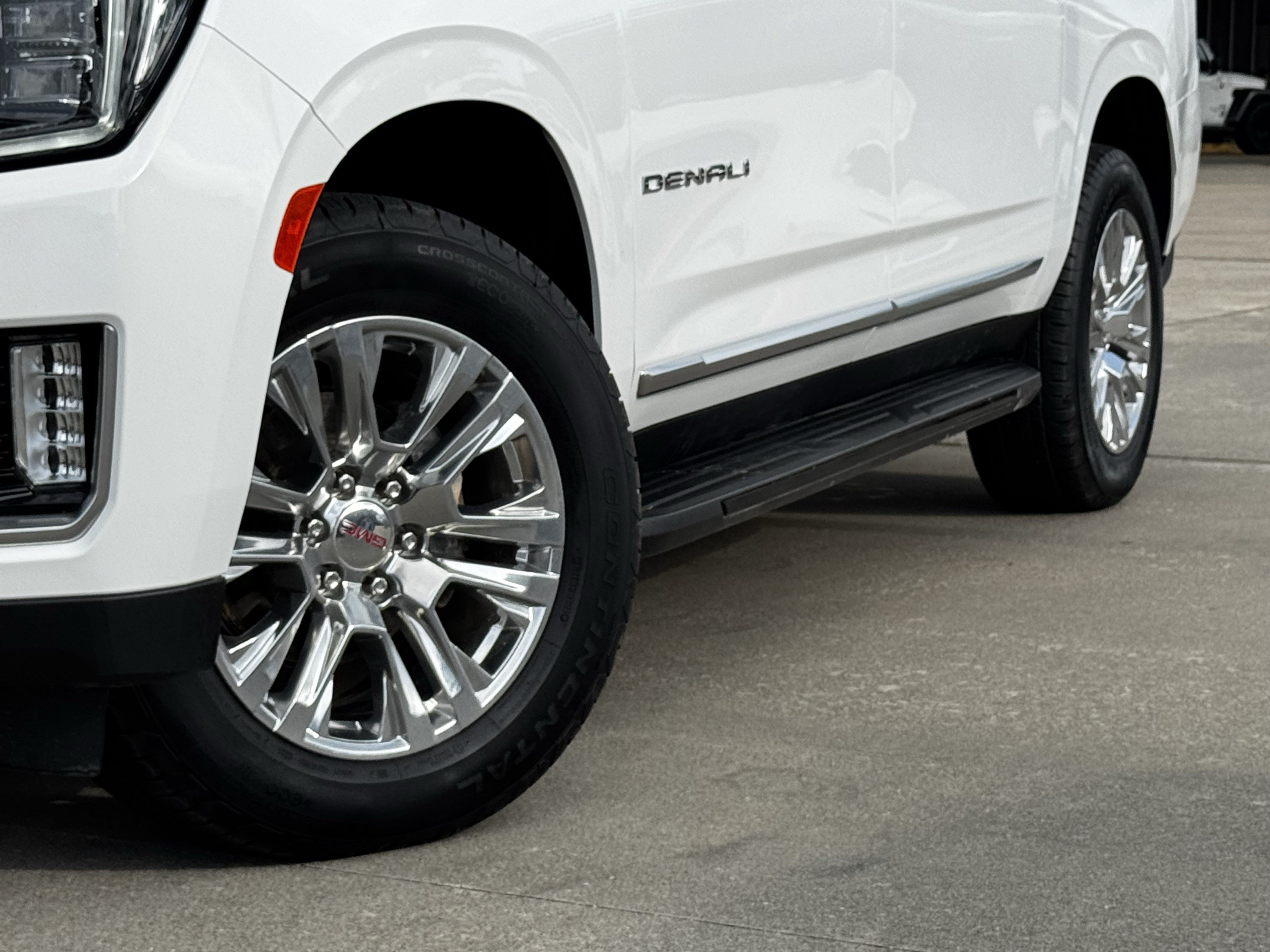 Used 2024 GMC Yukon XL Denali AWD/4WD image 12