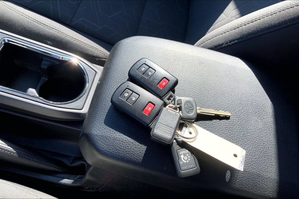 Used 2016 Toyota Tacoma TRD Off-Road w/ Towing Package AWD/4WD image 11