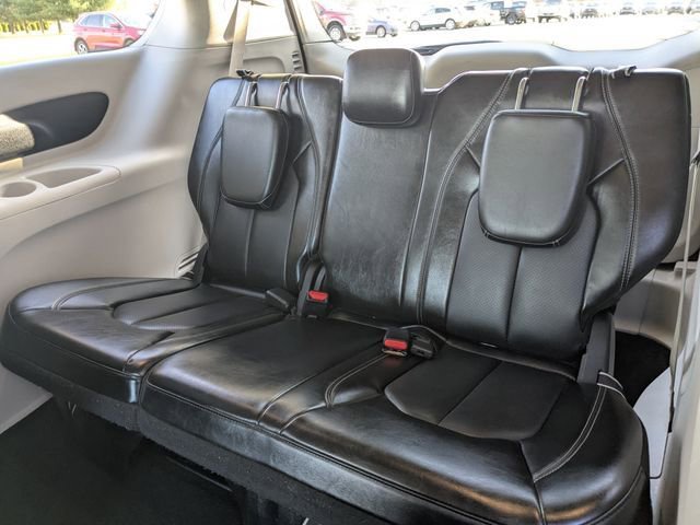 Used 2023 Chrysler Pacifica Touring-L FWD image 28