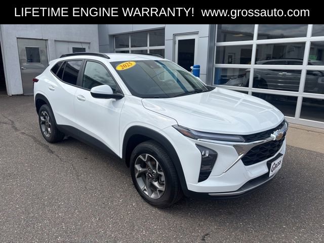 Used 2025 Chevrolet Trax LT w/ LT Convenience Package FWD image 2