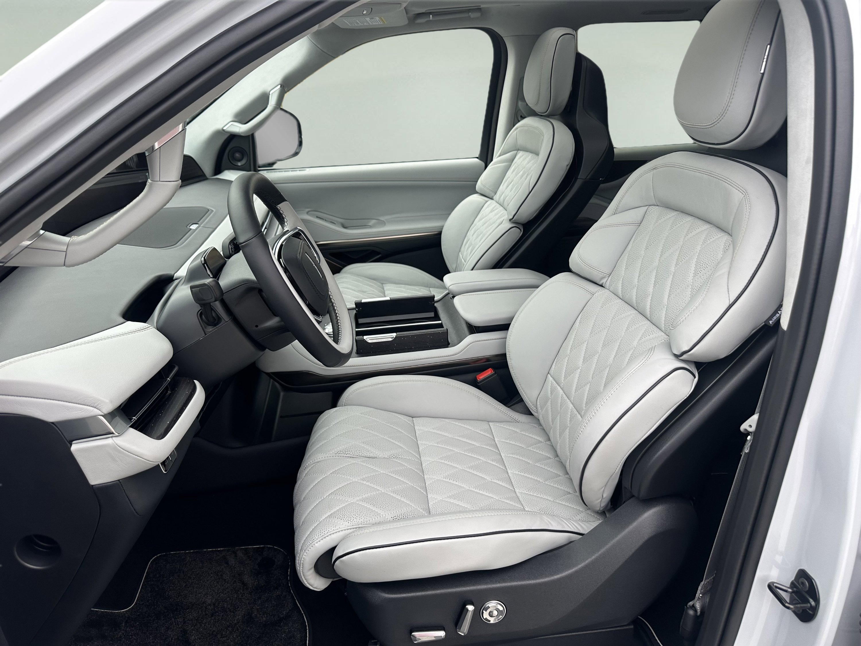 New 2026 Lincoln Navigator Black Label AWD/4WD image 10