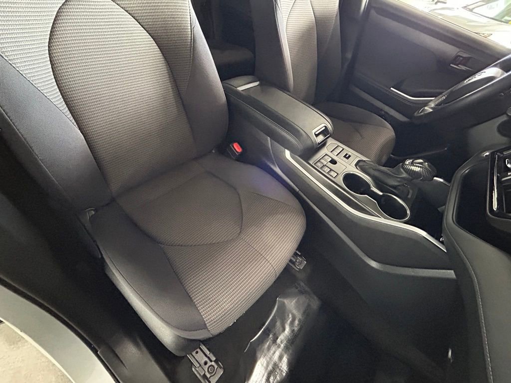 Used 2023 Toyota Highlander LE image 34