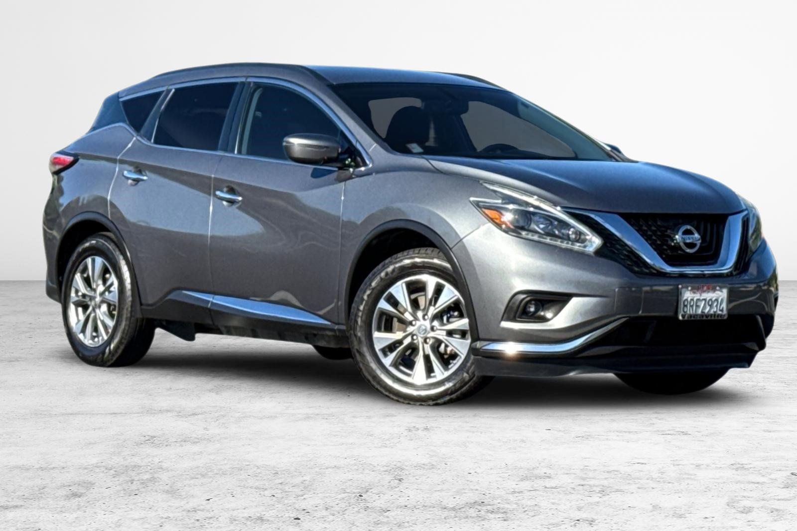 Used 2018 Nissan Murano SV image 2