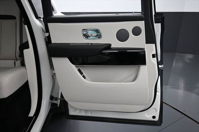 Certified 2022 Rolls-Royce Cullinan w/ Dark Exterior Package AWD/4WD image 24
