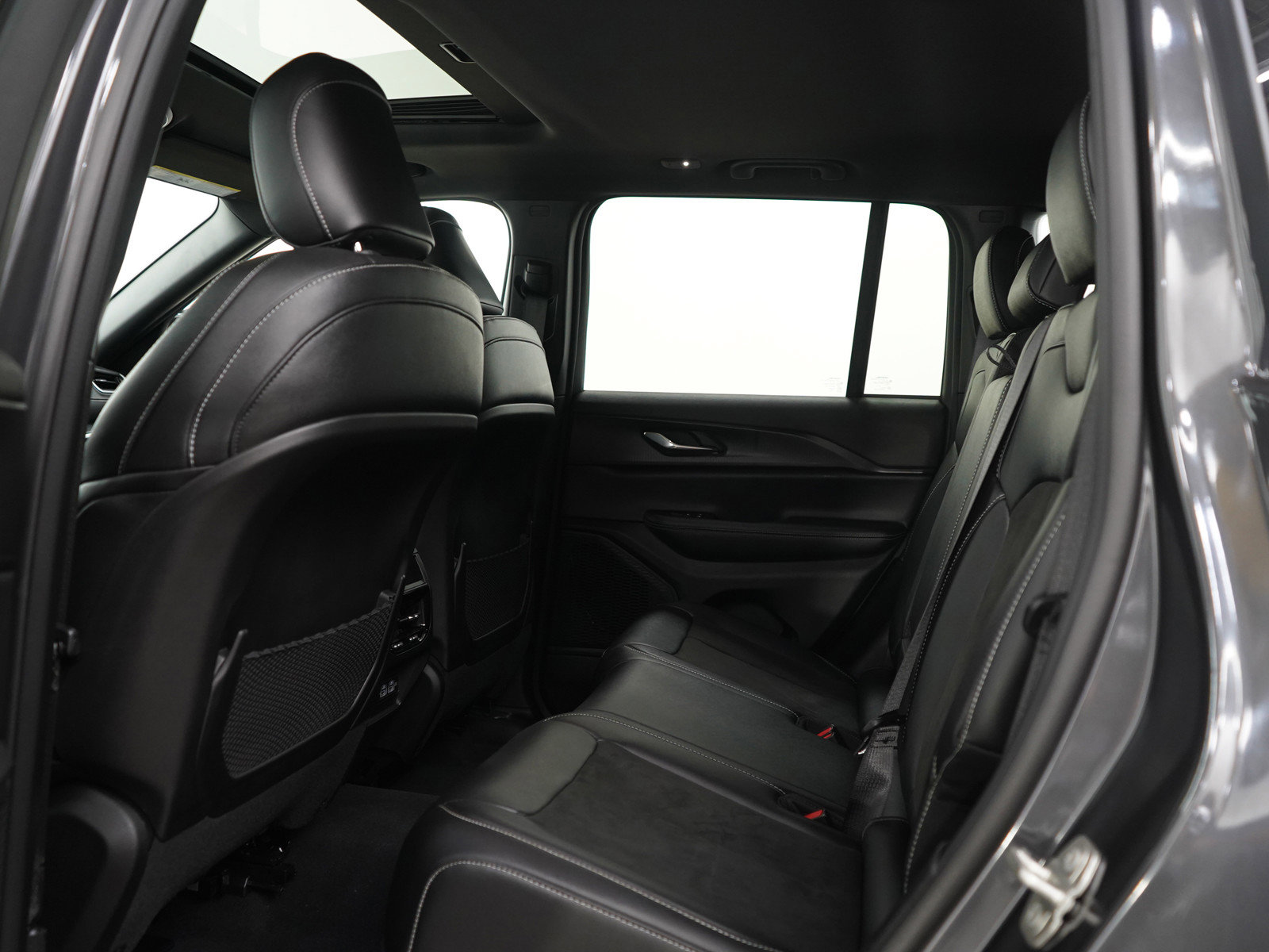 Used 2024 Jeep Grand Cherokee Altitude AWD/4WD image 18