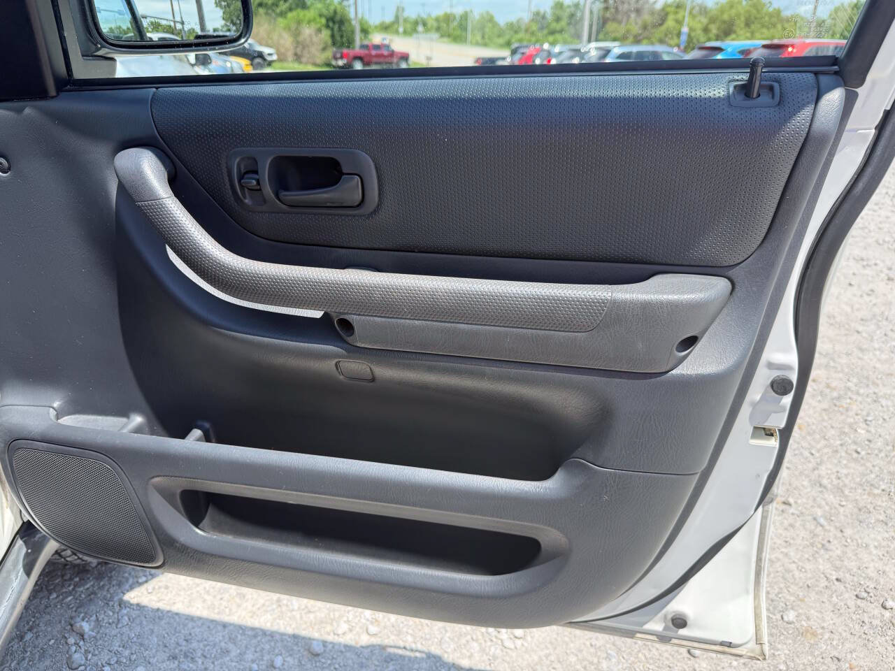 Used 2001 Honda CR-V LX image 15