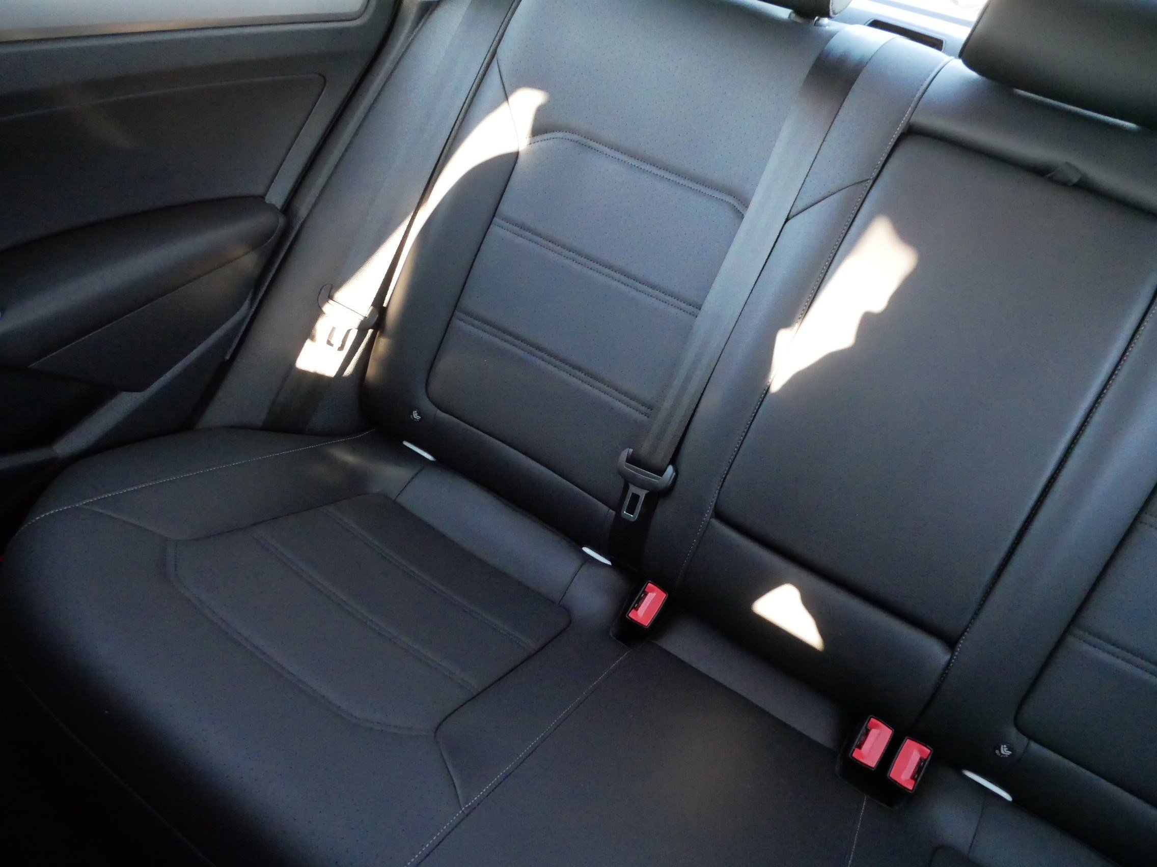 Certified 2020 Volkswagen Passat 2.0T SE w/ Sunroof Package image 12