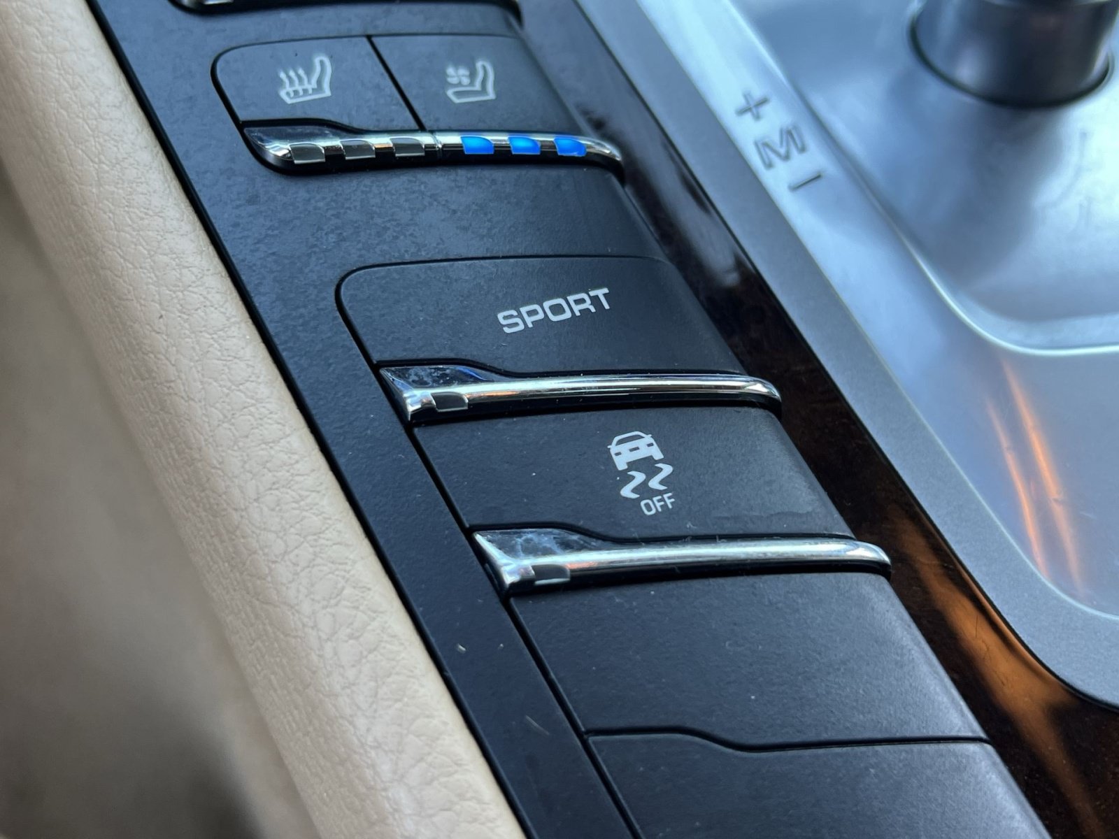 Used 2014 Porsche Panamera 4 AWD/4WD image 38