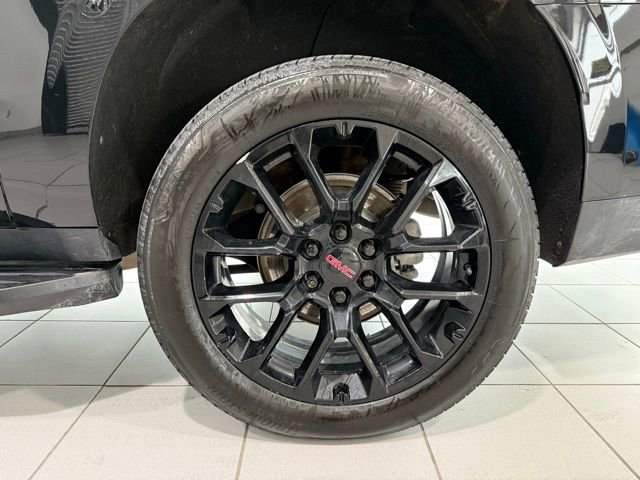 Used 2023 GMC Yukon XL Denali image 9