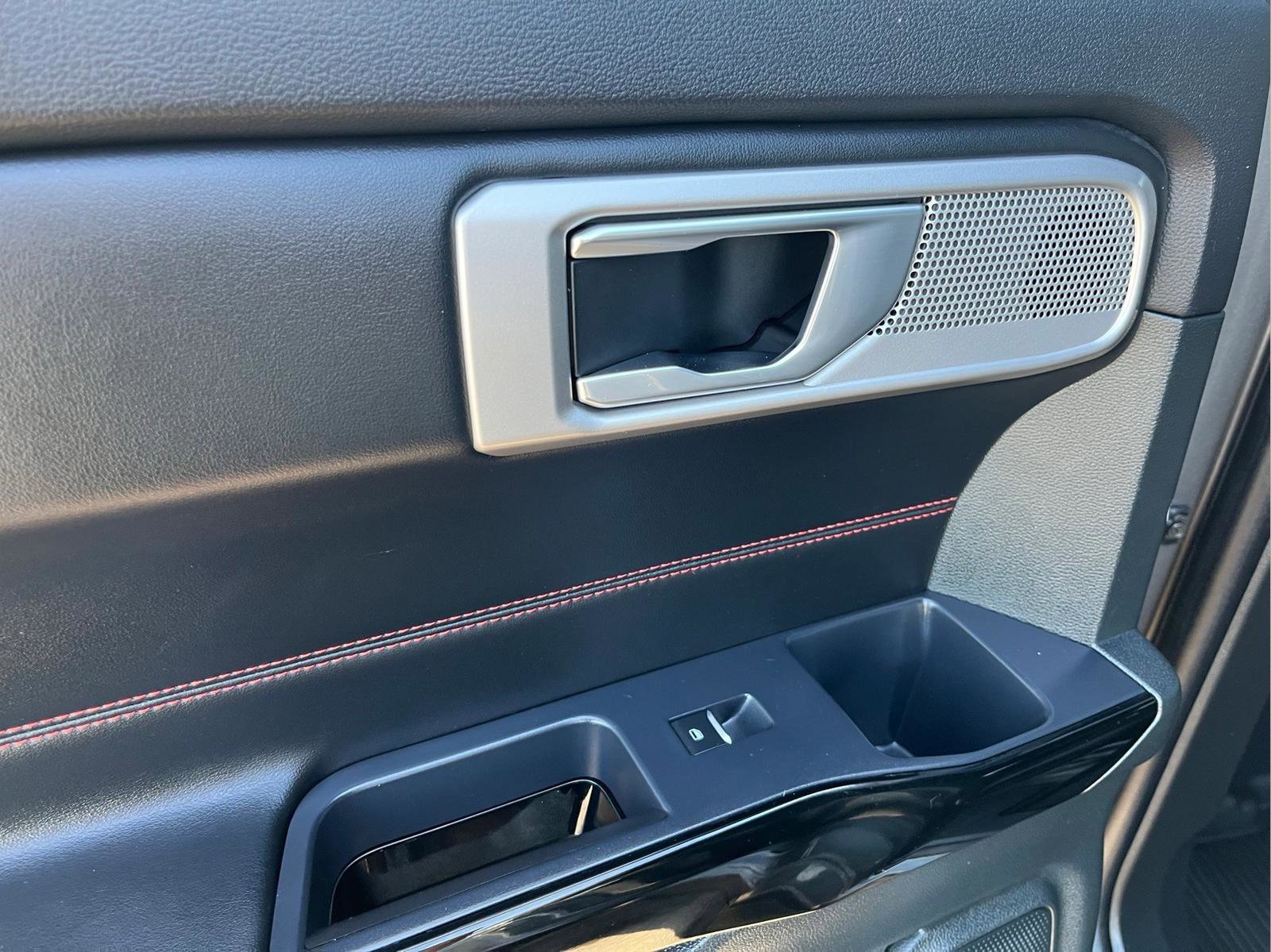 Used 2024 Ford Explorer ST-Line w/ Class IV Trailer Tow Package image 31