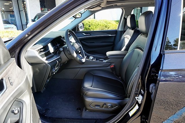 New 2023 Jeep Grand Cherokee Limited 4xe image 18