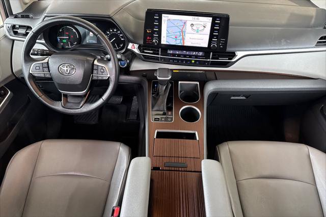 Certified 2022 Toyota Sienna XLE w/ XLE Plus Package FWD image 3