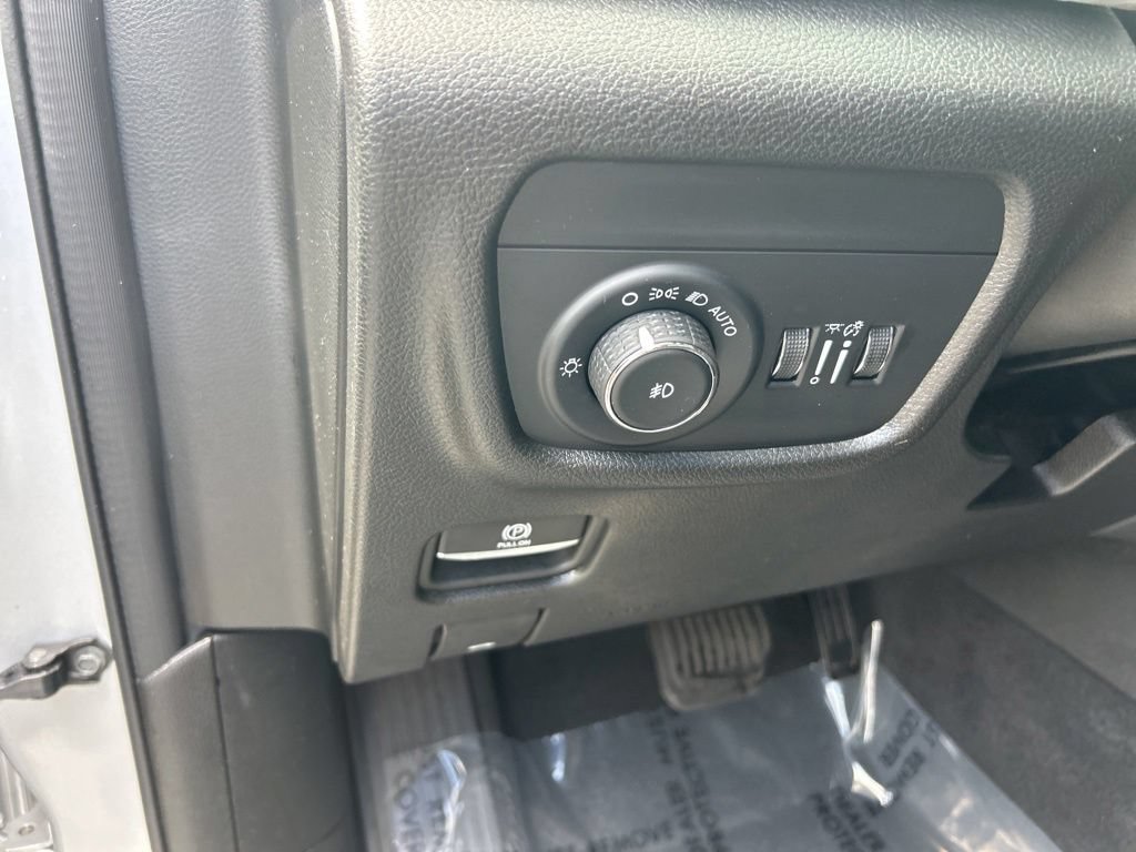 Certified 2024 Jeep Grand Cherokee Limited w/ Black Appearance Package RWD image 38