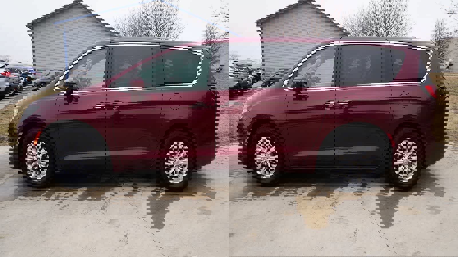 Used 2019 Chrysler Pacifica Touring Plus w/ Advanced Safetytec Group image 3