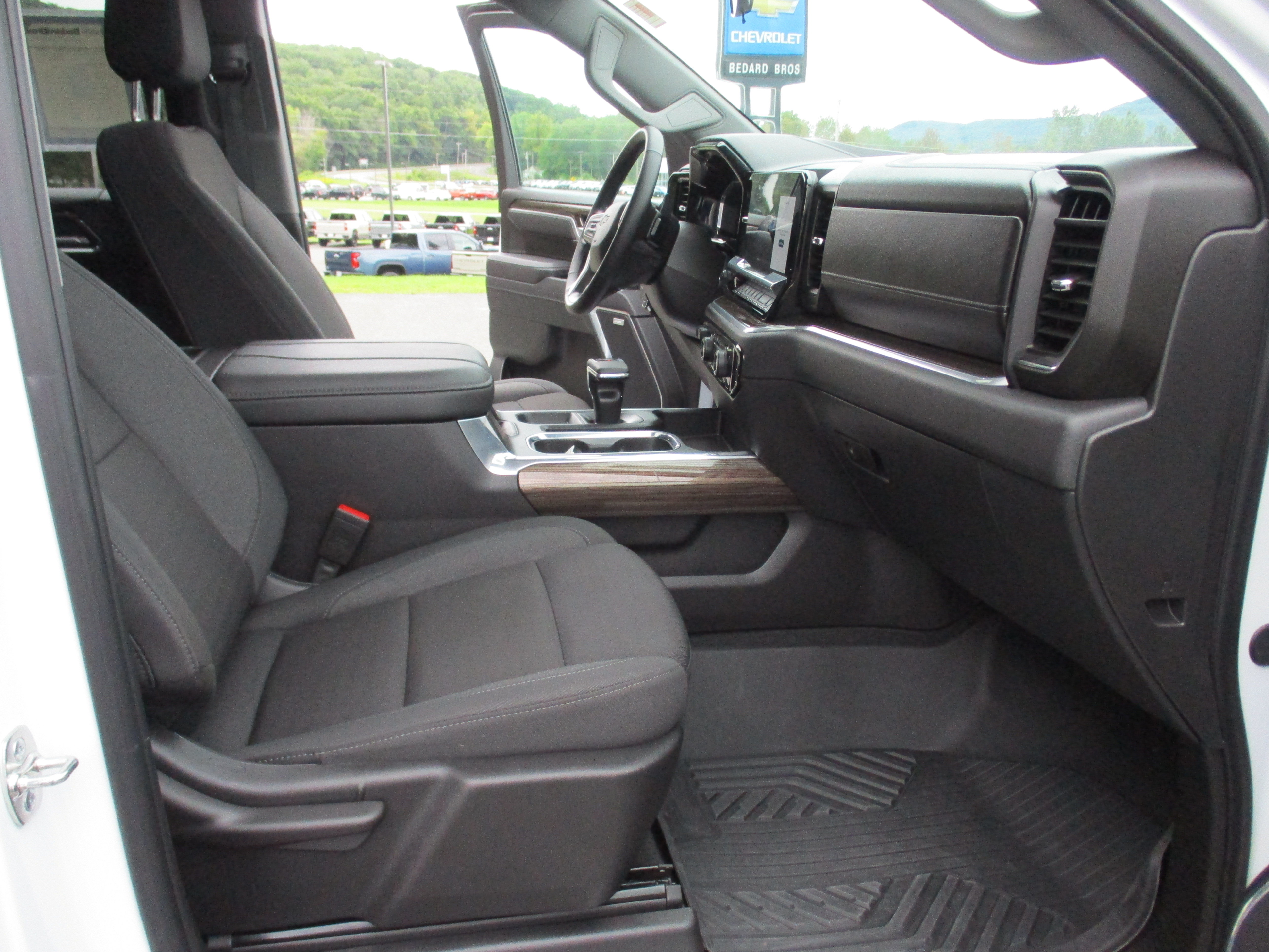 Used 2025 Chevrolet Silverado 1500 LT Trail Boss w/ Convenience Package II AWD/4WD image 15