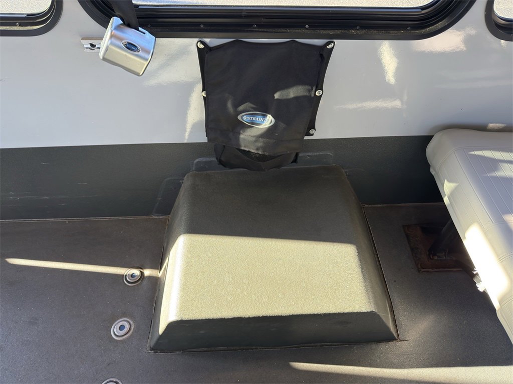 Used 2014 Chevrolet Express 4500 Base w/ Shuttle Bus Package image 35