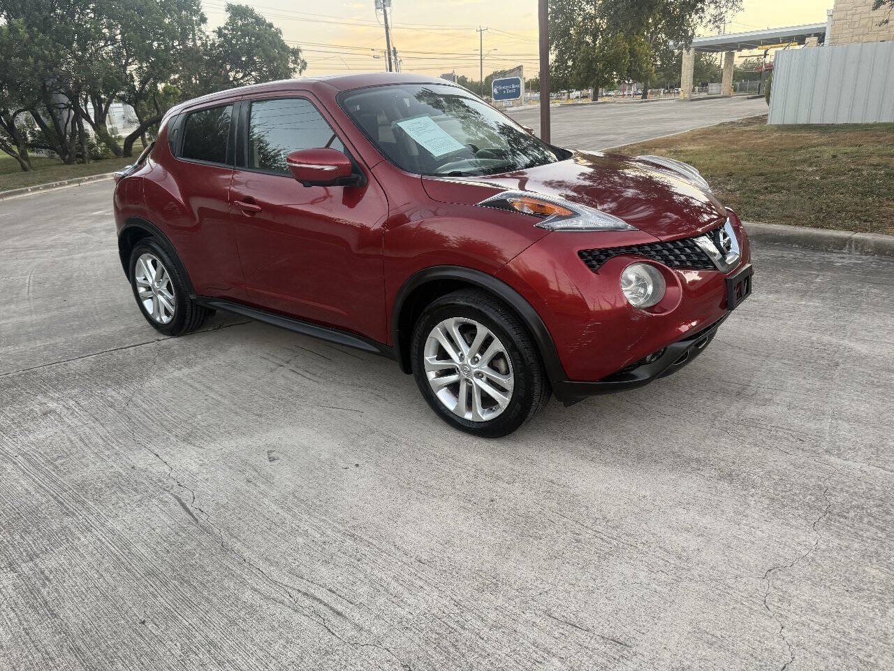 Used 2016 Nissan Juke SL FWD image 3