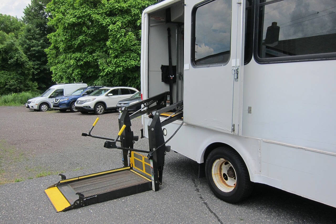 Used 2016 Ford E-450 and Econoline 450 Super Duty w/ Shuttle Bus Prep Package RWD image 3