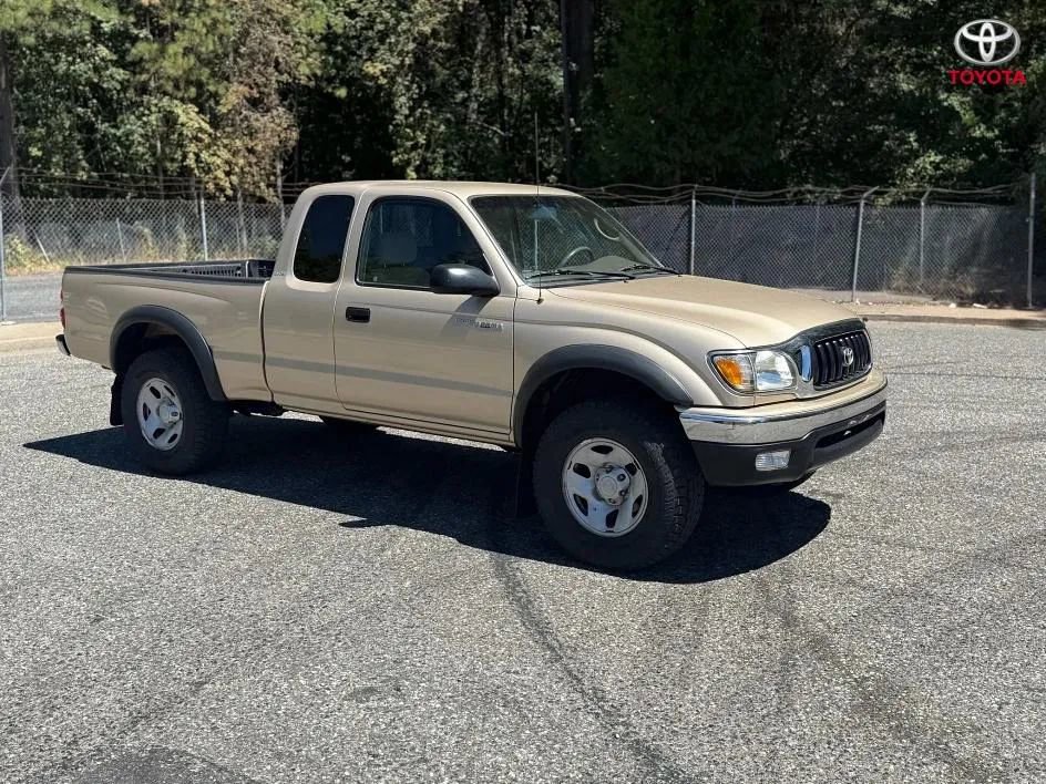 Used 2004 Toyota Tacoma PreRunner image 4