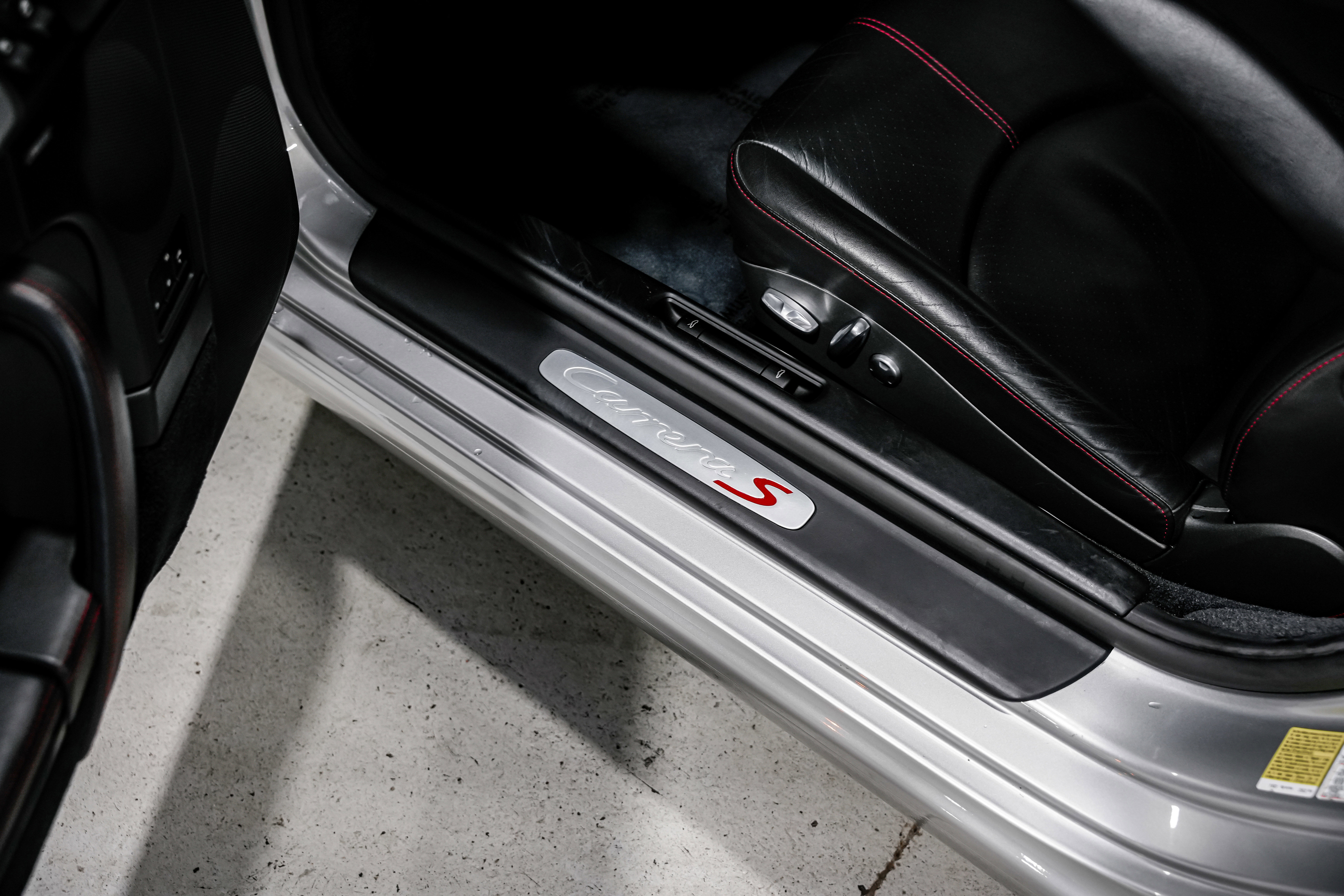 Used 2010 Porsche 911 Carrera S image 25