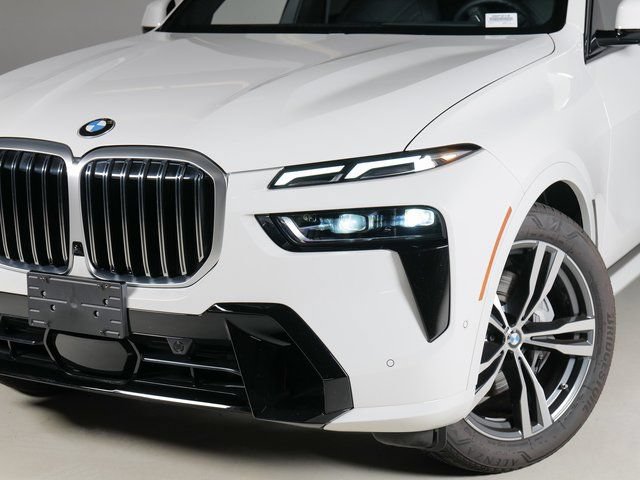 Used 2026 BMW X7 xDrive40i w/ M Sport Package AWD/4WD image 31