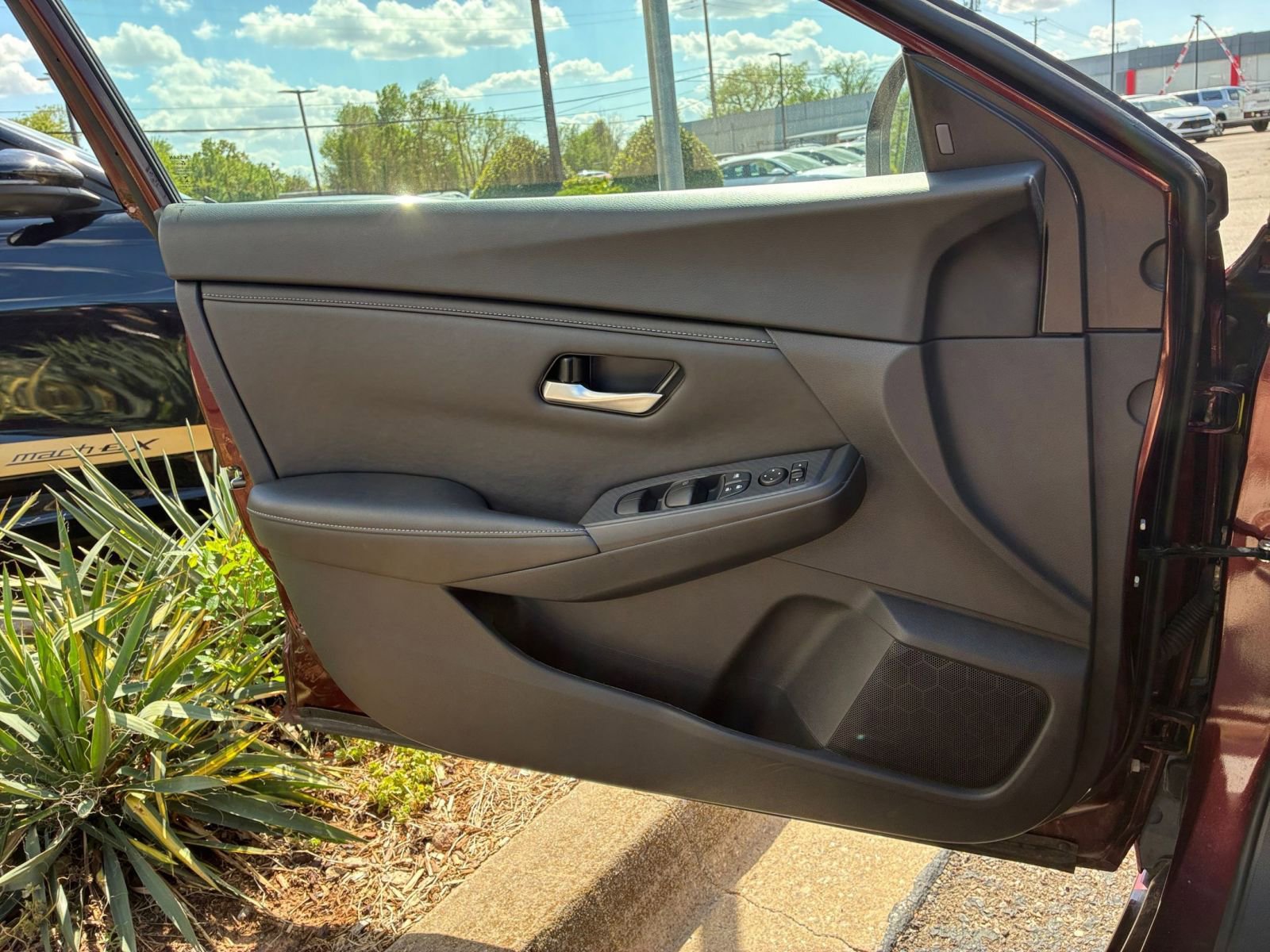 Used 2025 Nissan Sentra SV FWD image 18