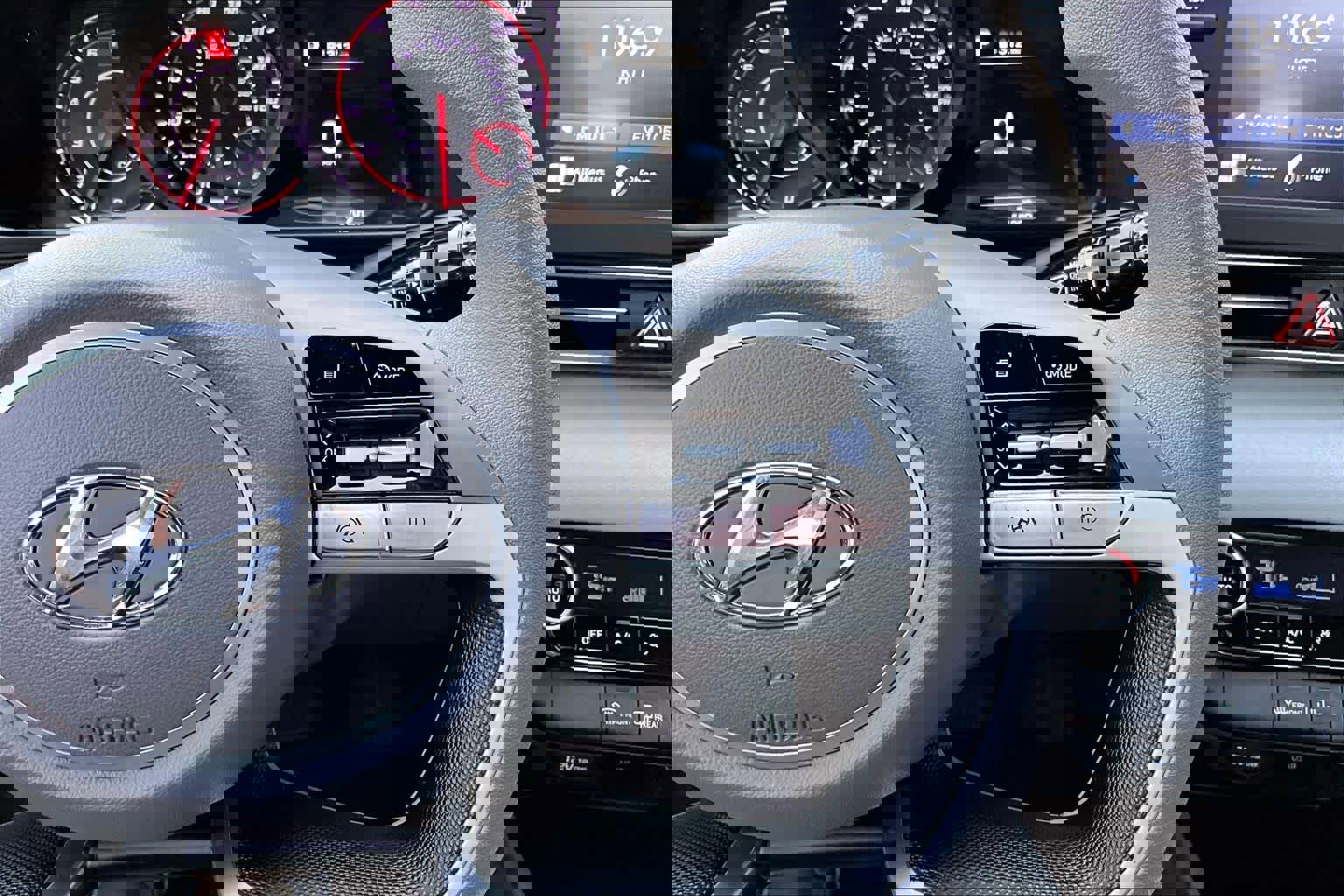 Used 2023 Hyundai Elantra SEL w/ Preferred Accessory Package image 24