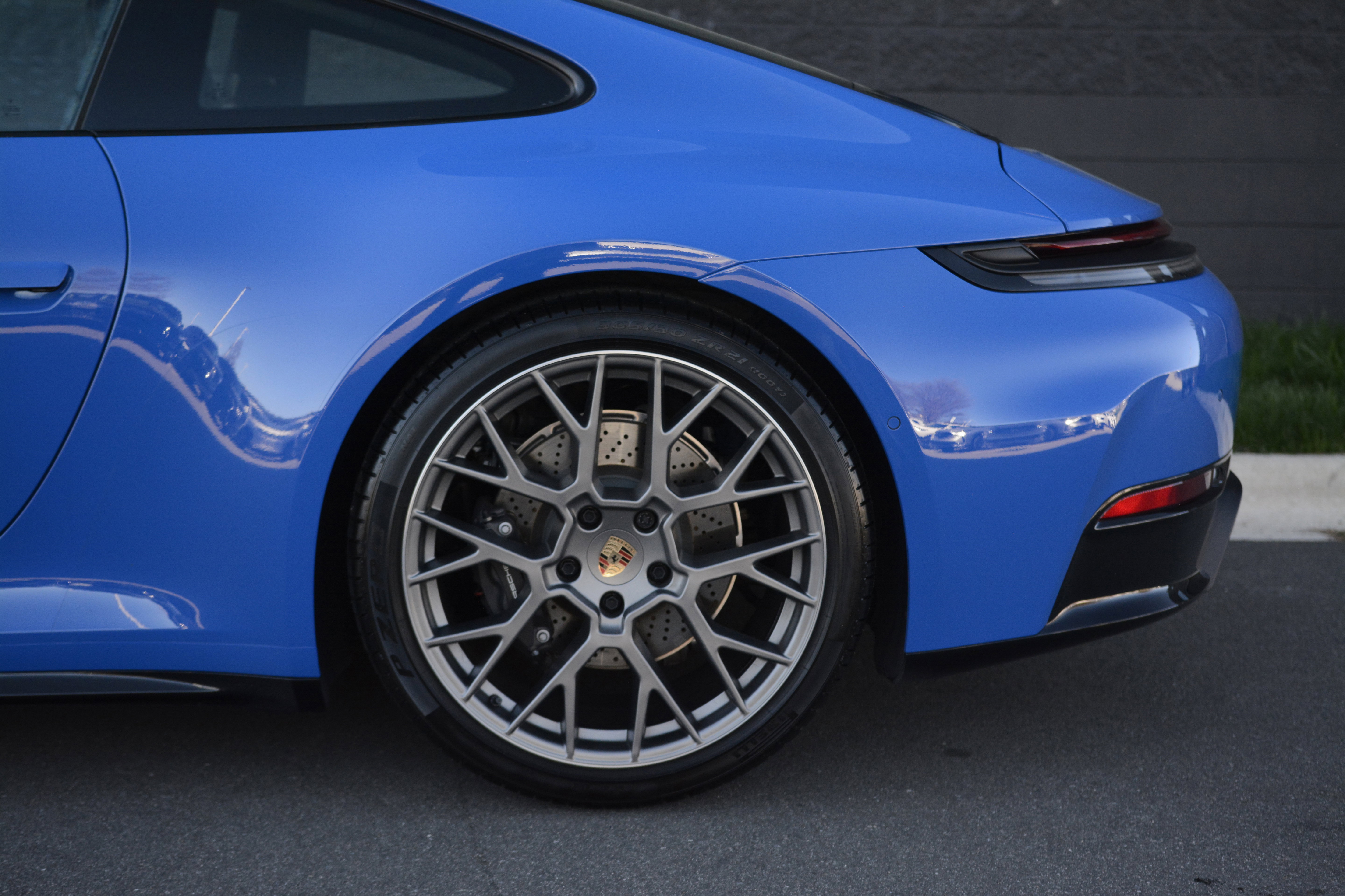 Certified 2025 Porsche 911 Carrera RWD image 31