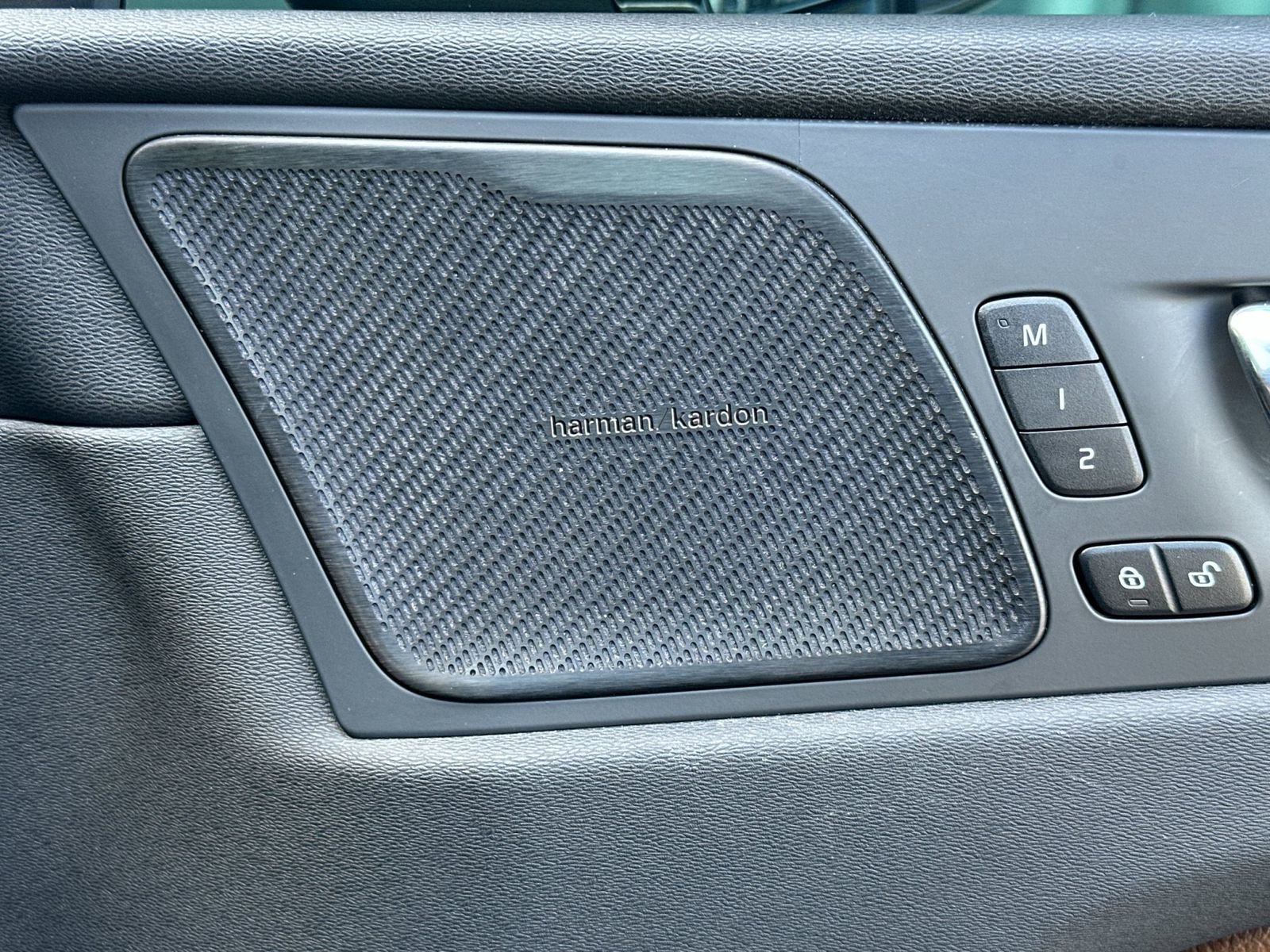 Used 2019 Volvo XC60 T5 Inscription w/ Protection Package Premier AWD/4WD image 19