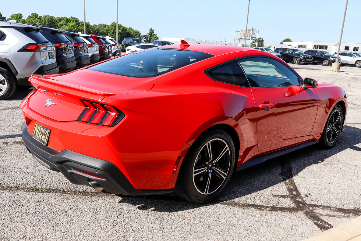 Used 2024 Ford Mustang Premium image 4