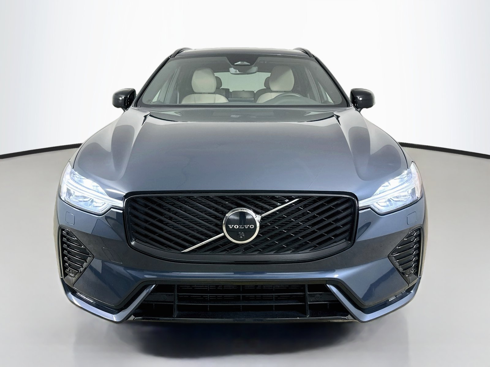 New 2026 Volvo XC60 B5 Plus w/ Protection Package Premier AWD/4WD image 2