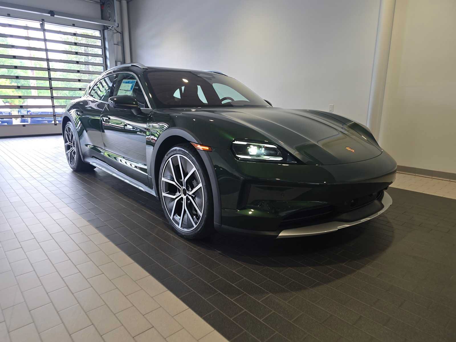 New 2026 Porsche Taycan 4S AWD/4WD image 9