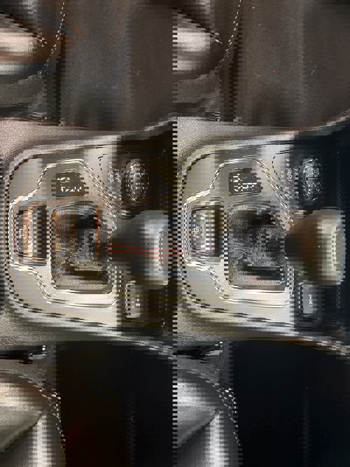 Used 2019 Jeep Cherokee Trailhawk w/ Cold Weather Group image 15