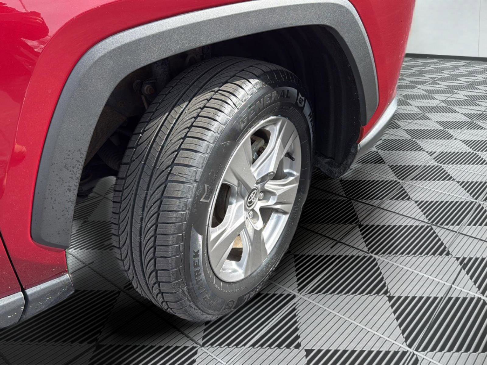 Used 2025 Toyota RAV4 XLE image 18