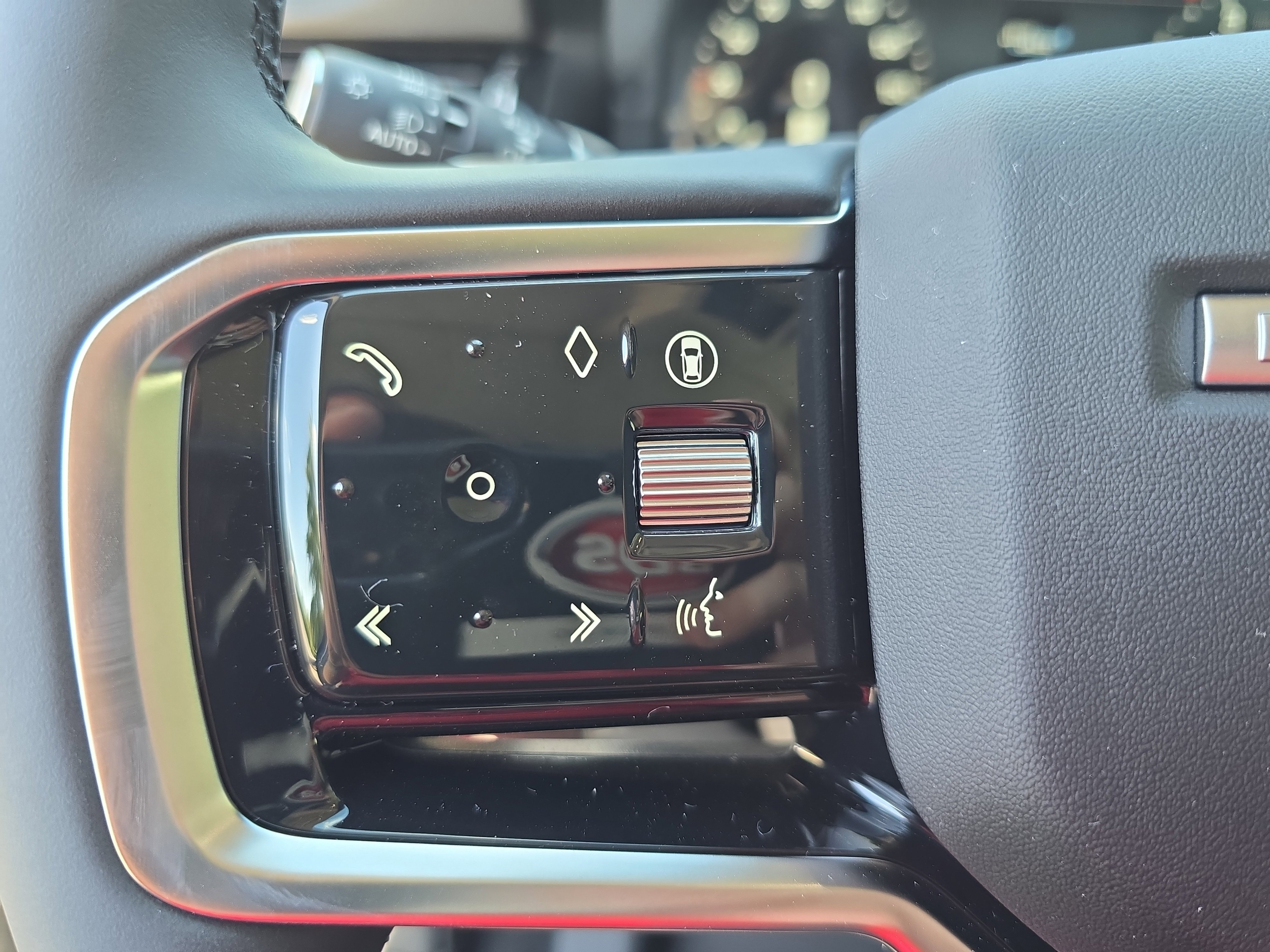 New 2025 Land Rover Discovery Sport S image 17