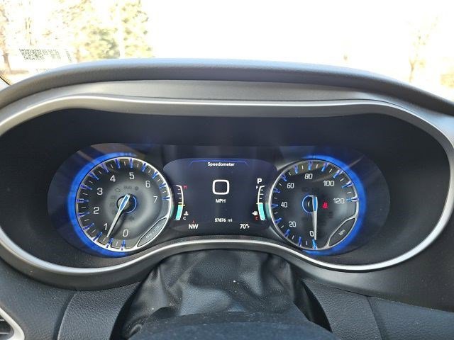 Used 2023 Chrysler Pacifica Touring-L image 22