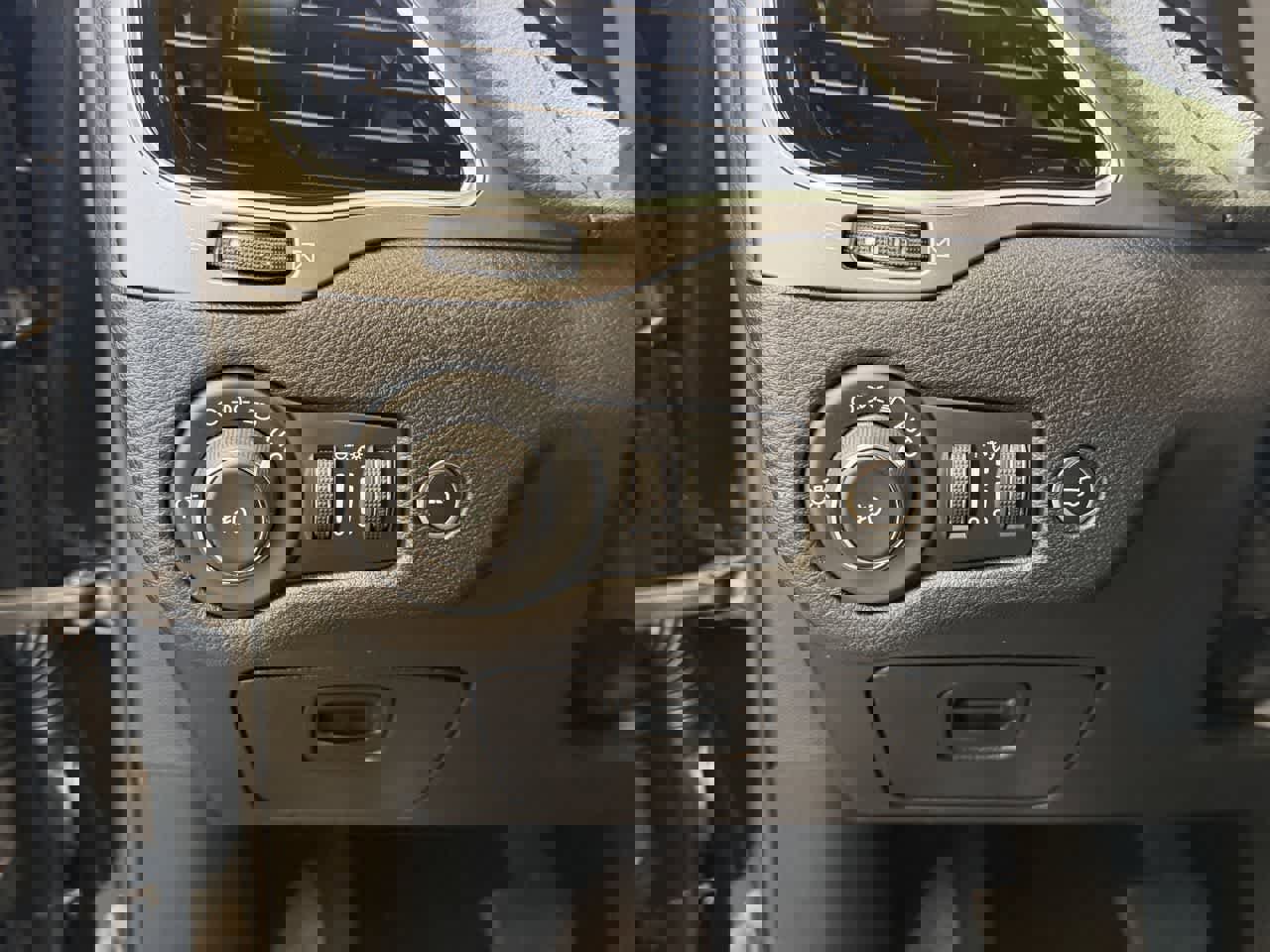 Used 2019 Jeep Cherokee Limited image 15